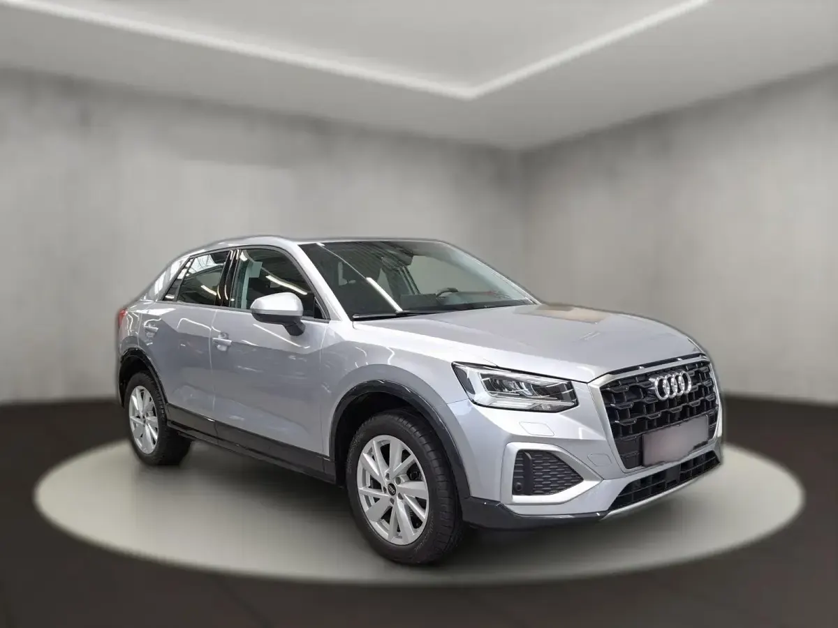 Gebraucht Audi Q2 Advanced Plus 150 PS (110 kW) 2023 Silber metallic SUV