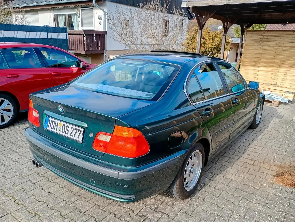 Gebraucht BMW 320 150 PS (110 kW) 1998 Grün Limousine