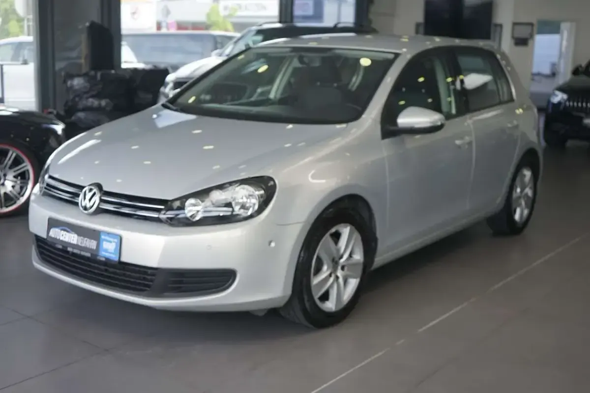 Gebraucht VW Golf VI Comfortline 122 PS (89 kW) 2010 Silver leaf metallic Kleinwagen