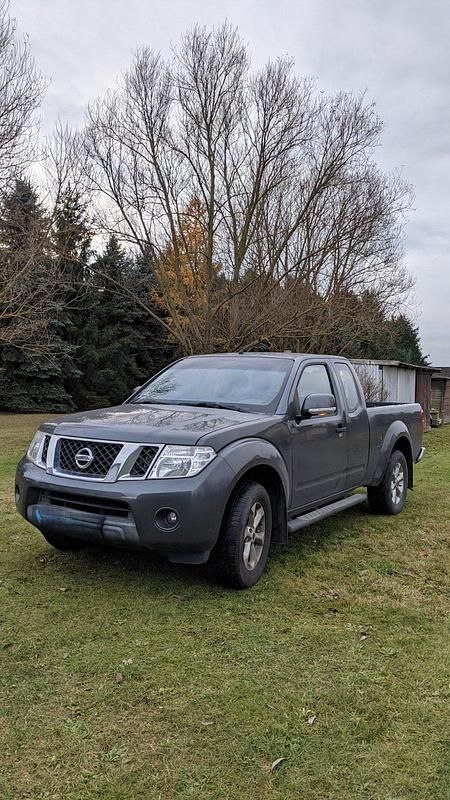 Grau Gebraucht 2015 Nissan Navara Abholung | 12.800 € (Fairer Preis) - Bild 1/4