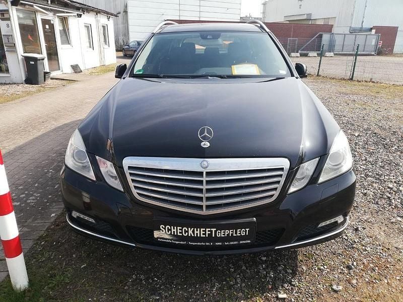 Gebraucht Mercedes E350 292 PS (214 kW) 2011 Schwarz Kombi