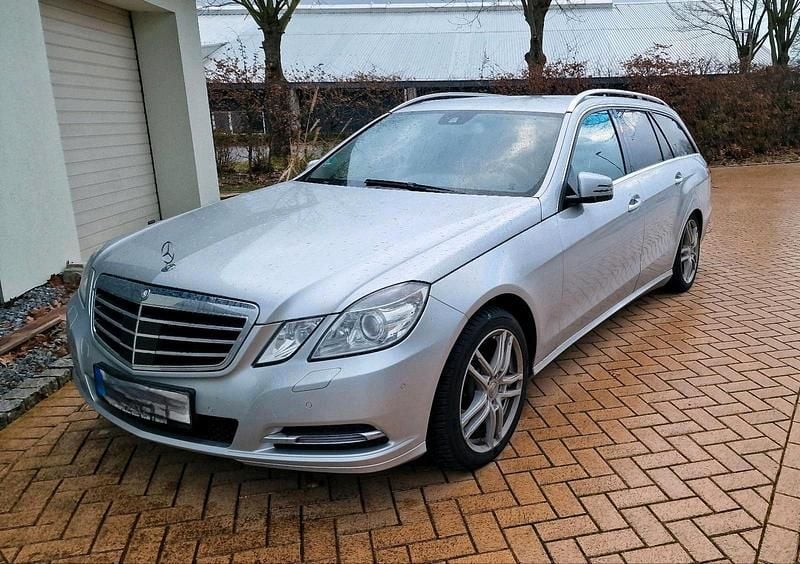 Gebraucht Mercedes E300 209 PS (153 kW) 2013 Silber Kombi