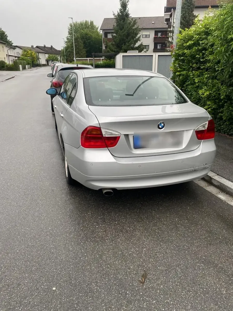 Gebraucht BMW 320 150 PS (110 kW) 2007 Grau Limousine