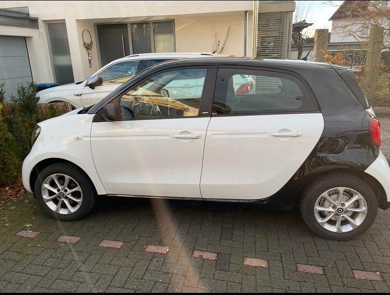 Second-hand Smart ForFour Passion 70 CP (51 kW) 2016 Alb Hatchback