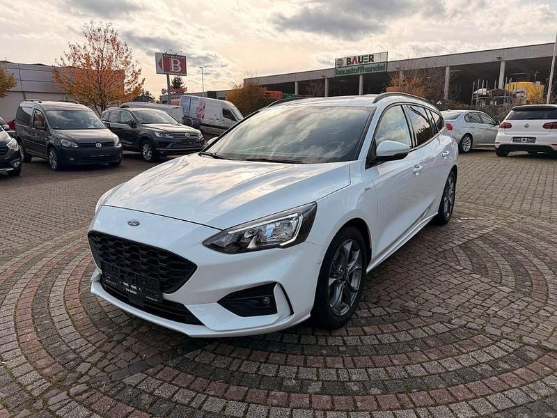 Weiß Gebraucht 2020 Ford Focus ST-Line Limousine | 12.900 € (Superpreis) - Bild 1/4