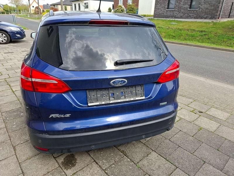 Usado Ford Focus Trend 101 CV (74 kW) 2015 Azul Familiar