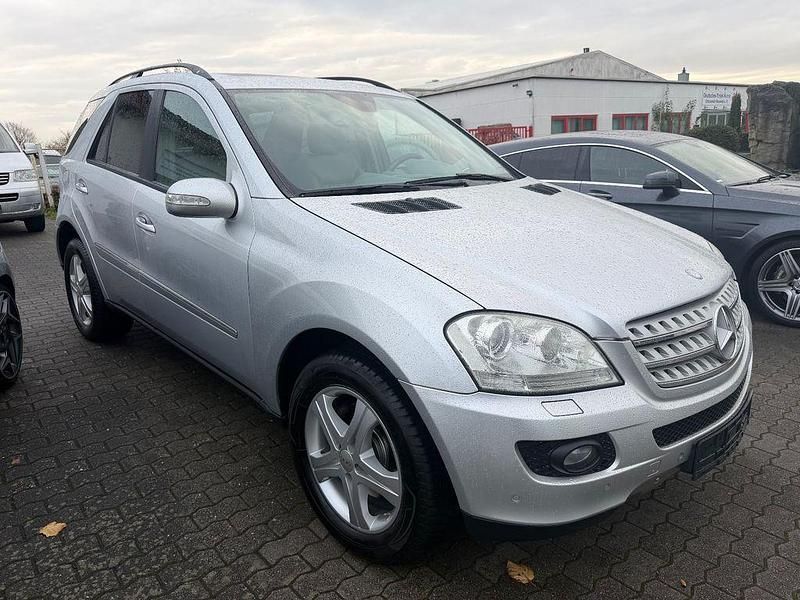 Silber Gebraucht 2006 Mercedes ML320 SUV | 6.900 € (Fairer Preis) - Bild 1/4