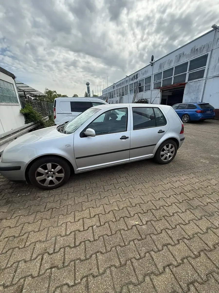 Gebraucht VW Golf IV 101 PS (74 kW) 2002 Silber Kleinwagen