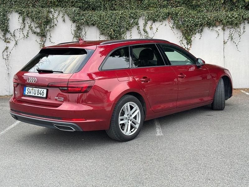Gebraucht Audi A4 231 PS (169 kW) 2019 Rot Limousine