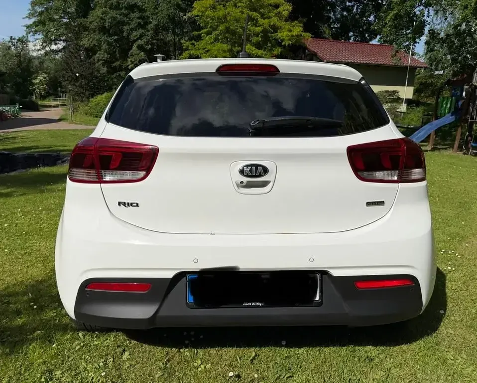 Gebraucht Kia Rio Spirit 90 PS (66 kW) 2017 Weiß Limousine
