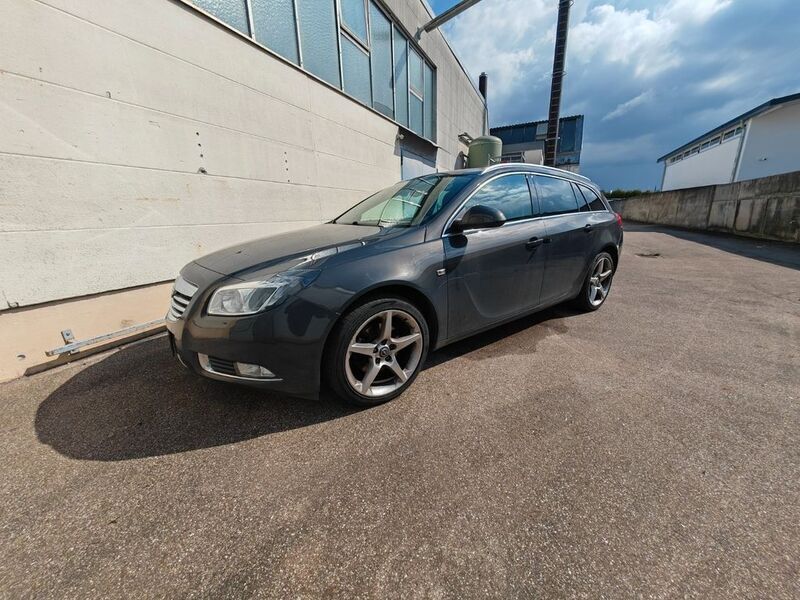 Grau Gebraucht 2013 Opel Insignia Edition Kombi | 3.990 € (Superpreis) - Bild 1/4