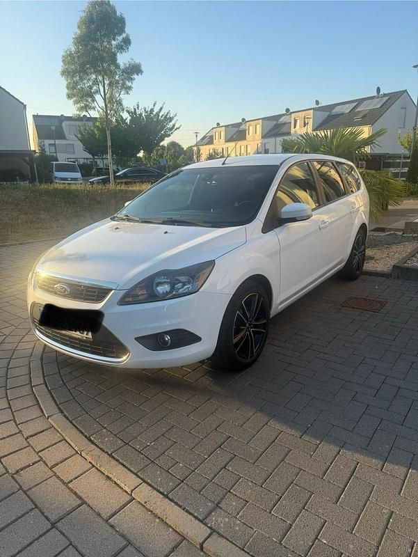 Weiß Gebraucht 2008 Ford Focus Titanium Kombi | 1.499 € (Superpreis) - Bild 1/4