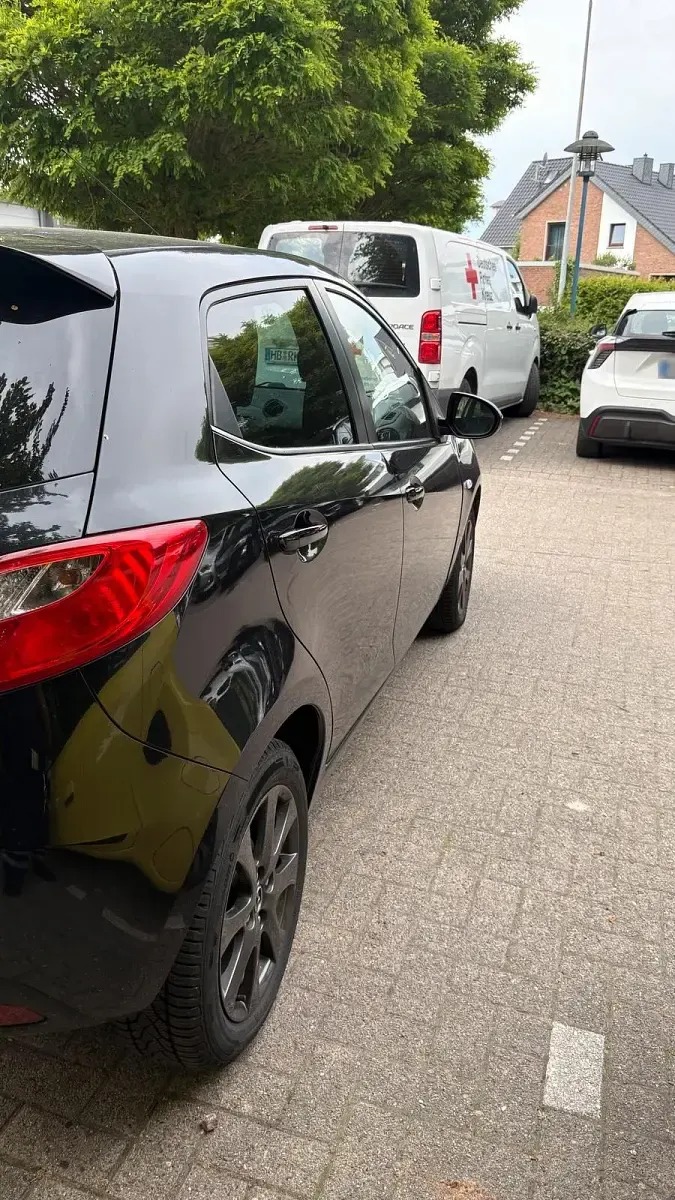 Gebraucht Mazda 2 75 PS (55 kW) 2014 Schwarz Limousine