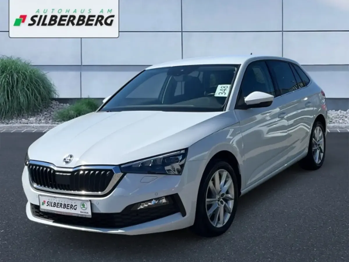 Gebraucht Skoda Scala Ambition 150 PS (110 kW) 2023 Moonweiß perleffekt Kleinwagen