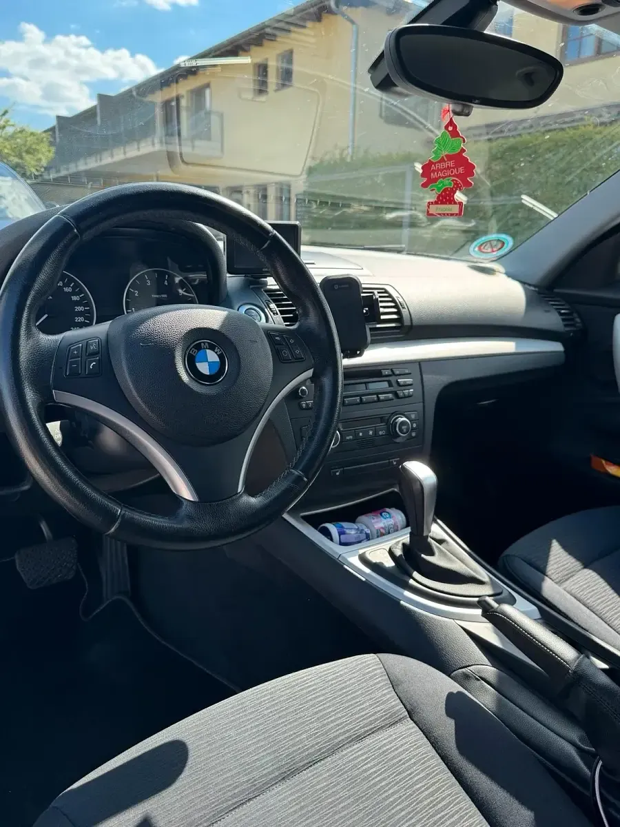 Gebraucht BMW 116 122 PS (89 kW) 2009 Schwarz Kleinwagen