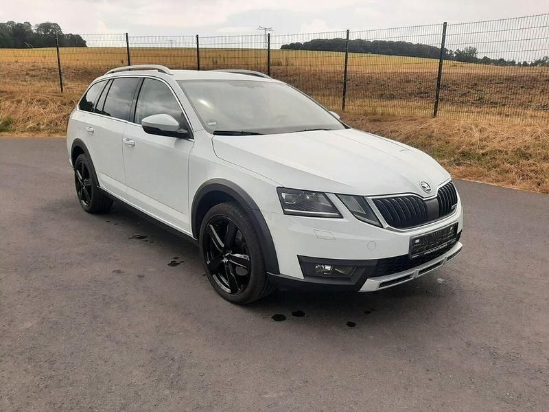 Gebraucht Skoda Octavia Scout 184 PS (135 kW) 2019 Weiß Kombi