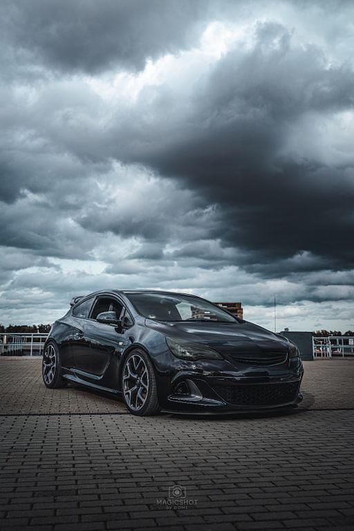 Schwarz Gebraucht 2018 Opel Astra Coupé | 21.500 € - Bild 1/4