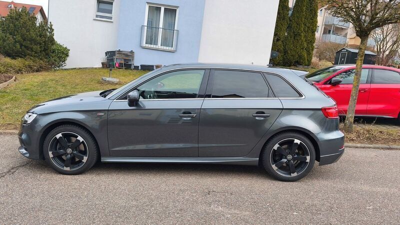 Grau Gebraucht 2019 Audi A3 S-Line Limousine | 20.000 € (Superpreis) - Bild 1/4
