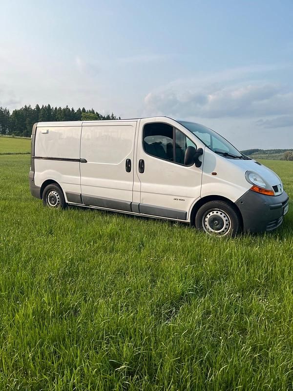 Weiß Gebraucht 2005 Renault Trafic Van | 13.900 € - Bild 1/4