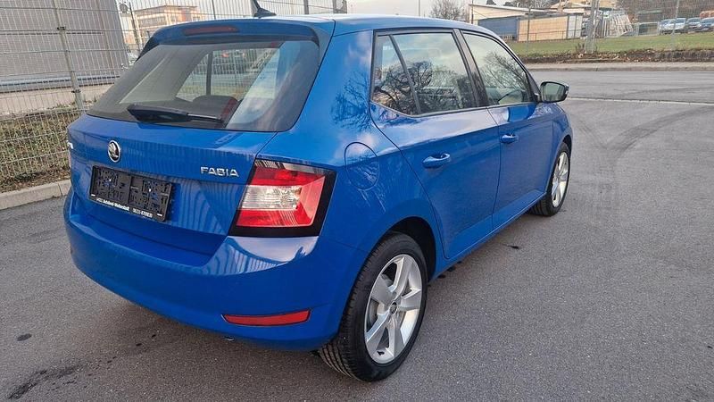 Gebraucht Skoda Fabia Cool Plus 60 PS (44 kW) 2020 Blau Limousine
