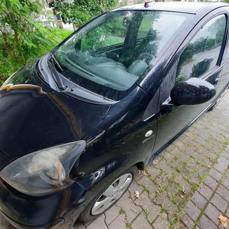 Schwarz Gebraucht 2011 Toyota Aygo Kleinwagen | 1.880 € (Guter Preis) - Bild 1/4