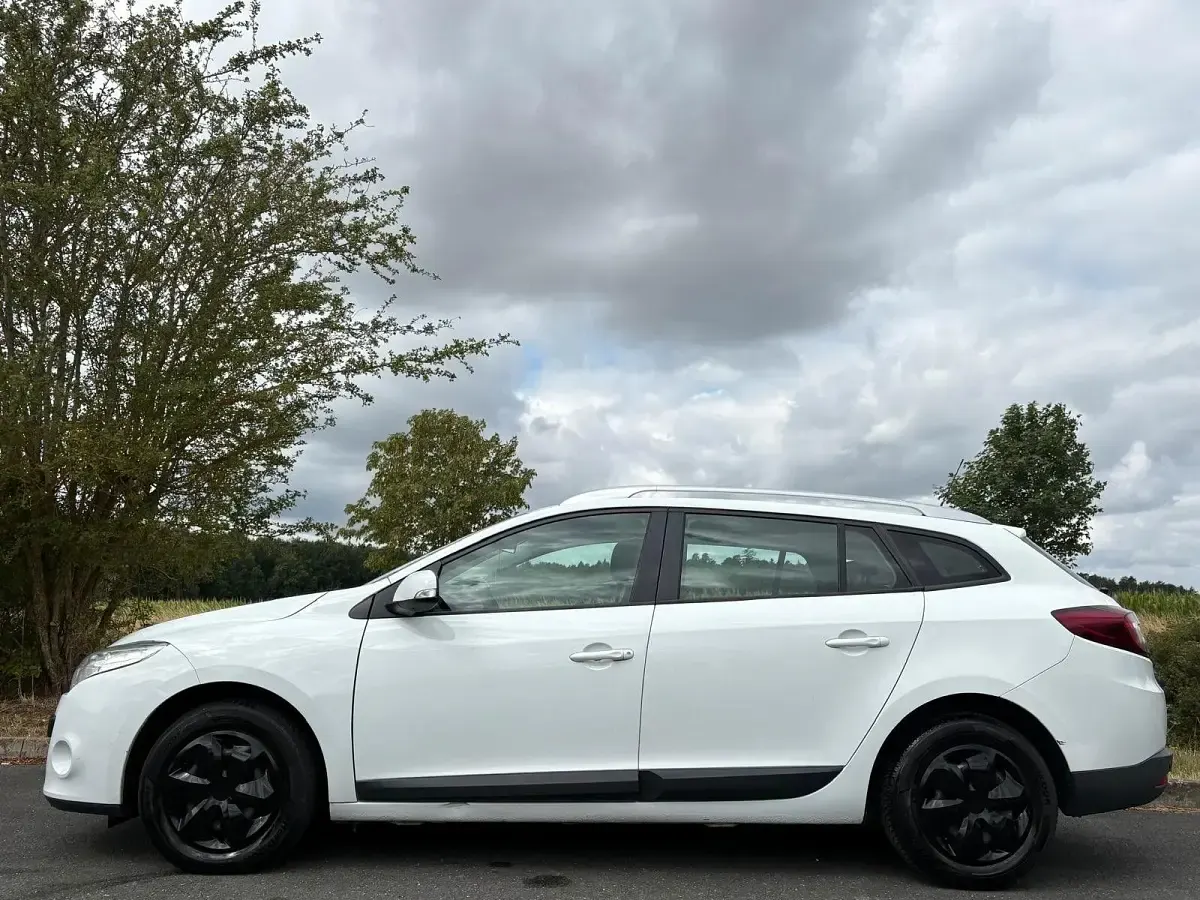Gebraucht Renault Mégane III 110 PS (80 kW) 2012 Weiß Kombi