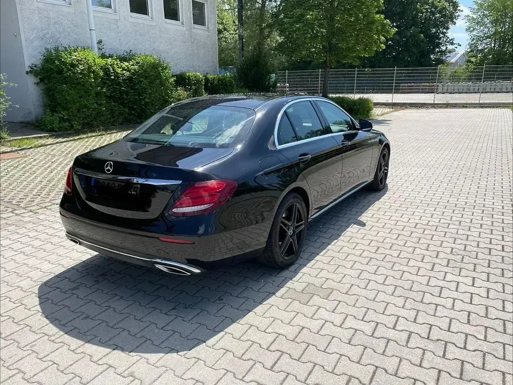 Gebraucht Mercedes E400 Avantgarde 333 PS (244 kW) 2017 Schwarz Limousine