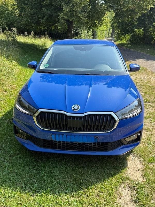 Blau Gebraucht 2023 Skoda Fabia Style Kleinwagen | 14.900 € (Guter Preis) - Bild 1/4