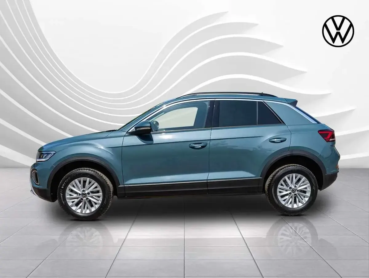 Gebraucht VW T-Roc Life 116 PS (85 kW) 2024 Petroleum blue metallic SUV