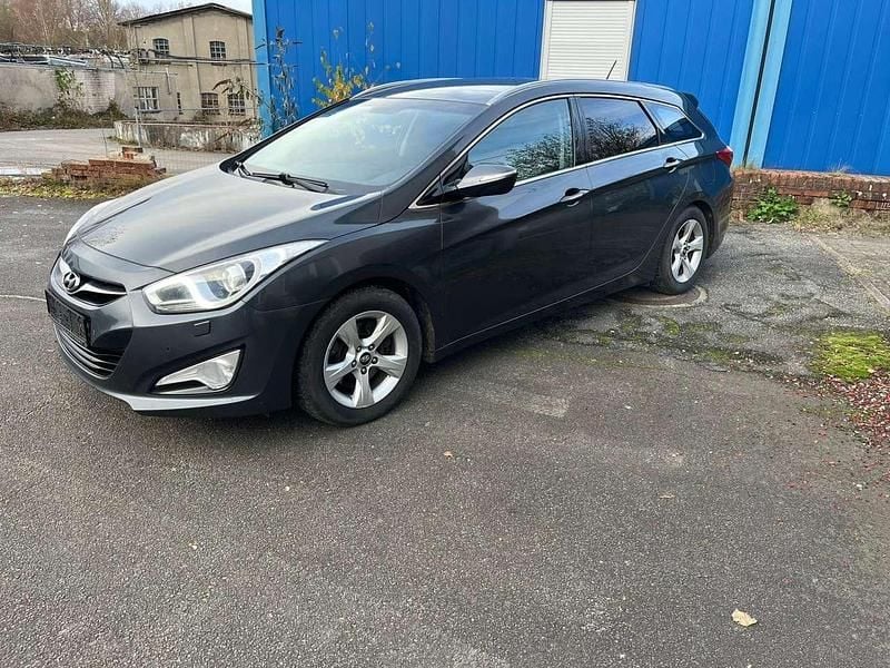 Gebraucht Hyundai i40 Edition 136 PS (100 kW) 2012 Stone gray Kombi