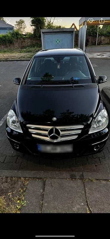 Gebraucht Mercedes 180 109 PS (80 kW) 2009 Schwarz Limousine