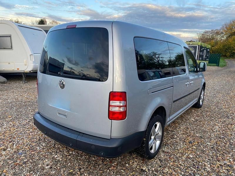 Gebraucht VW Caddy Maxi 105 PS (77 kW) 2011 Silber Van / Kleinbus