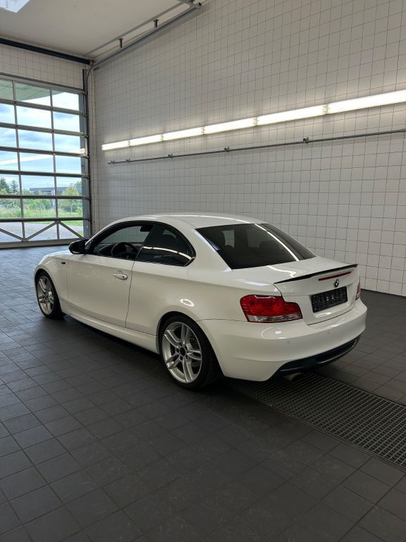 Schwarz Gebraucht 2010 BMW 120 M Sport Kleinwagen | 8.999 € (Teuer) - Bild 1/4