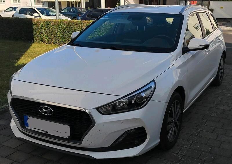 Weiß Gebraucht 2019 Hyundai i30 Kombi | 13.333 € (Fairer Preis) - Bild 1/4