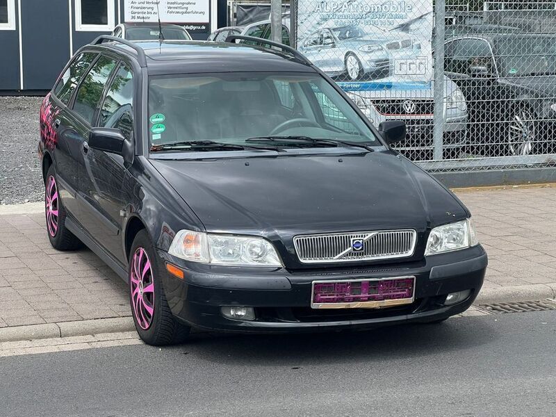 Schwarz Gebraucht 2002 Volvo V40 Comfort Kombi | 949 € (Superpreis) - Bild 1/4