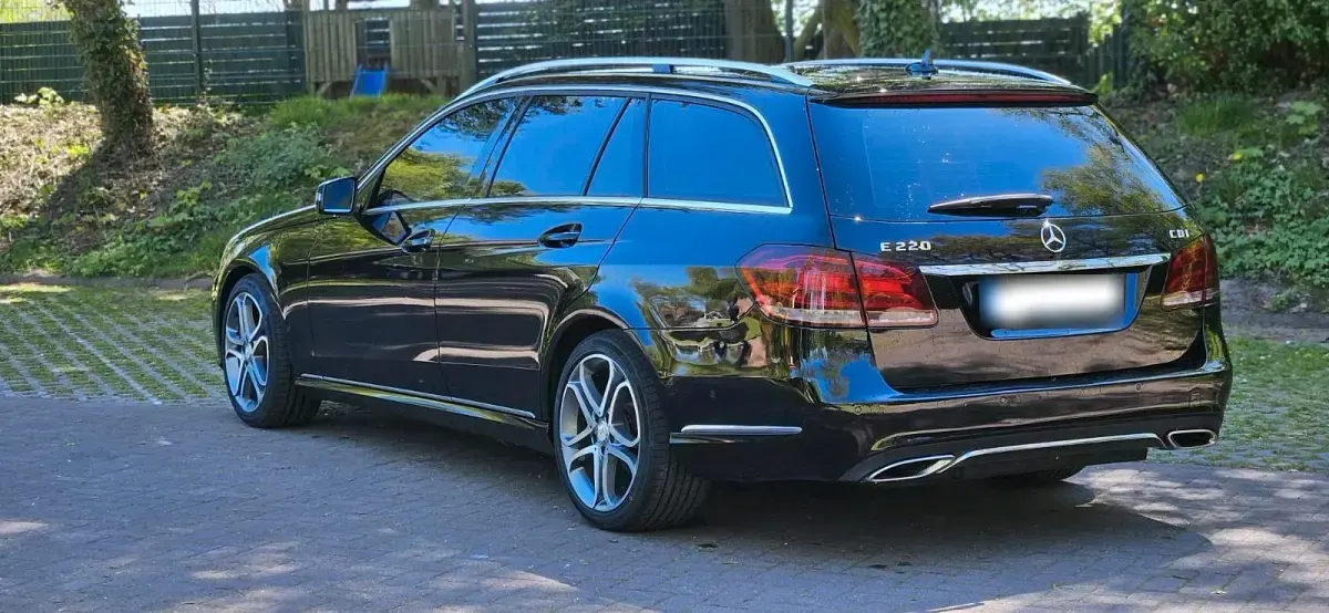 Gebraucht Mercedes E220 AMG 170 PS (125 kW) 2013 Schwarz Kombi