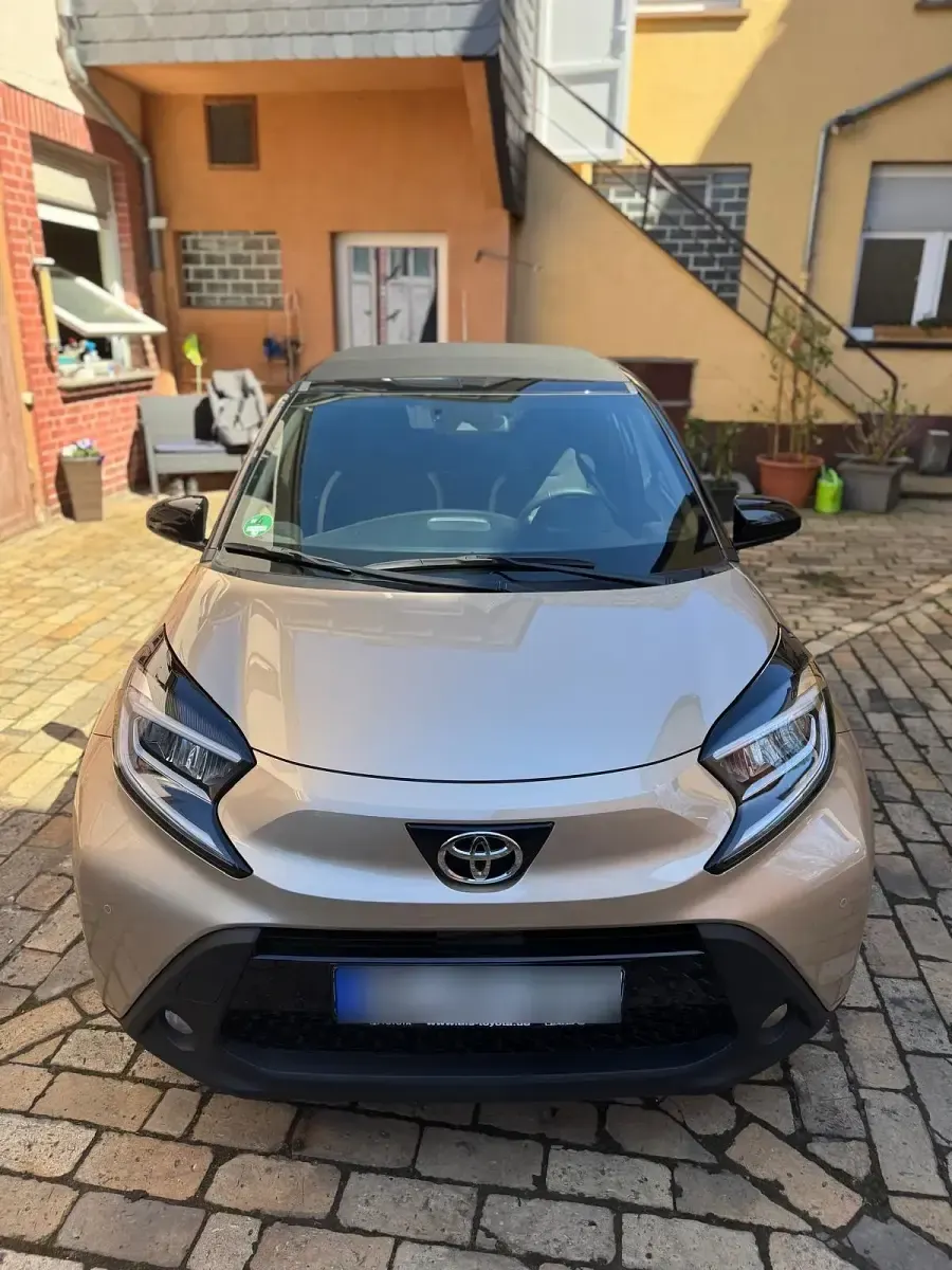 Gebraucht Toyota Aygo X Team 73 PS (53 kW) 2024 Gold SUV