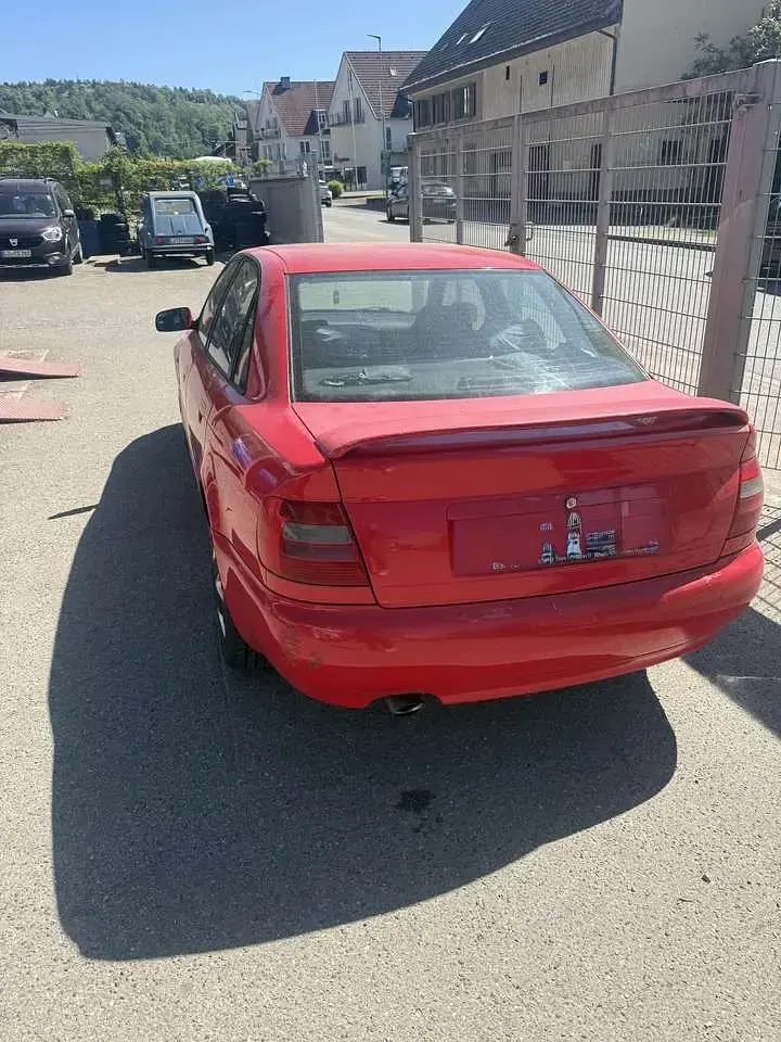 Second-hand Audi A4 125 CP (91 kW) 1997 Berlinǎ