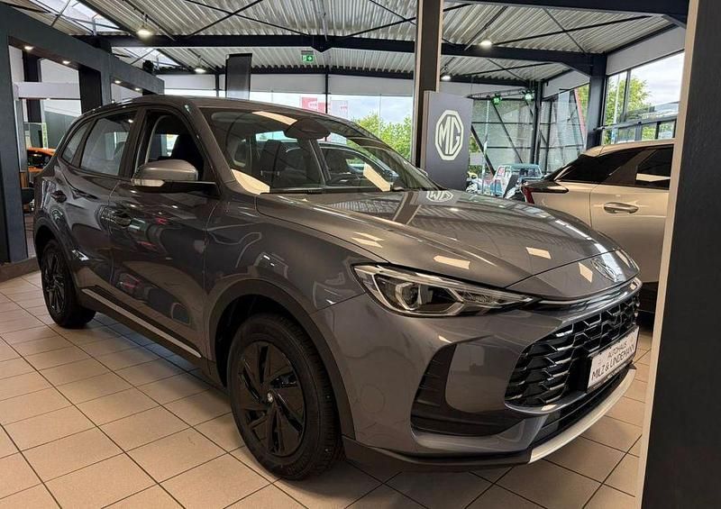 Neu MG ZS 116 PS (85 kW) 2025 Grau Limousine