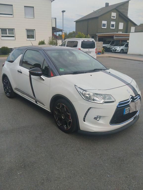 Weiß Gebraucht 2014 Citroën DS3 Sport Chic Kleinwagen | 6.300 € (Fairer Preis) - Bild 1/4