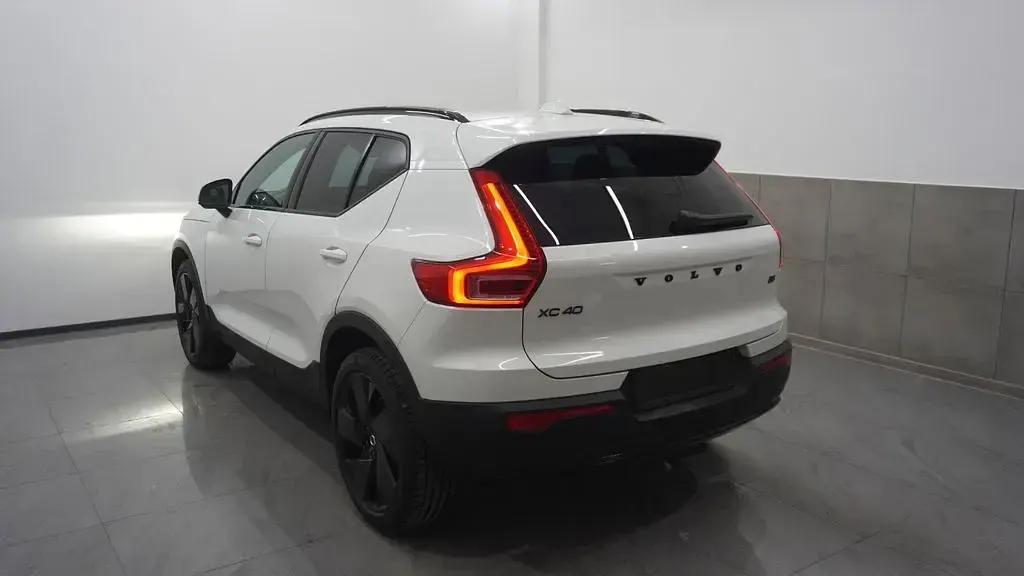 Gebraucht Volvo XC40 Plus 163 PS (119 kW) 2025 Weiß SUV