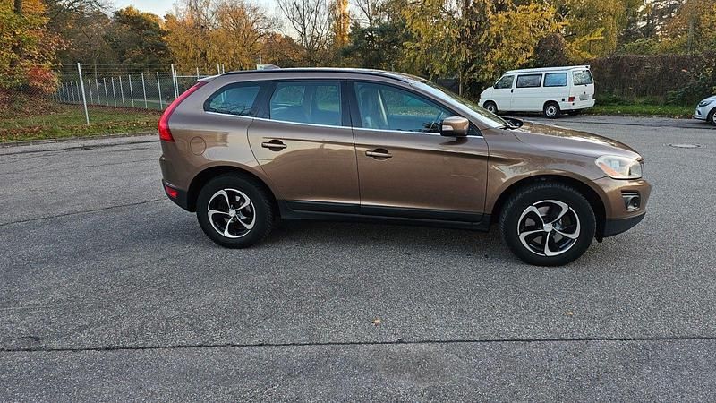Gebraucht Volvo XC60 Summum 175 PS (128 kW) 2010 Braun SUV