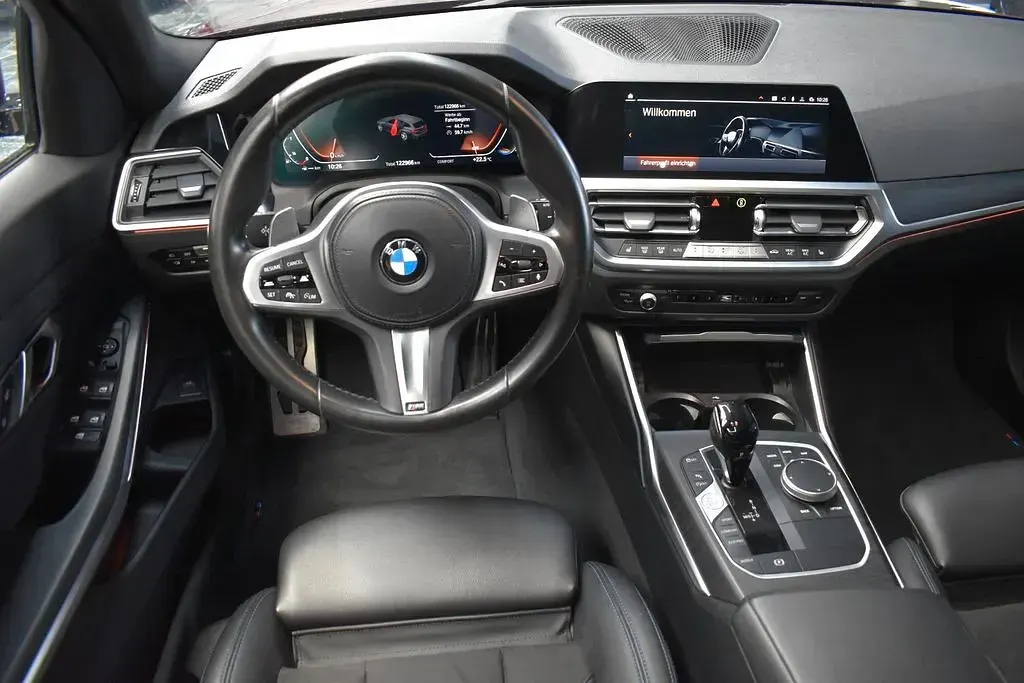 Gebraucht BMW 330 M Sport 258 PS (189 kW) 2022 Rot Kombi
