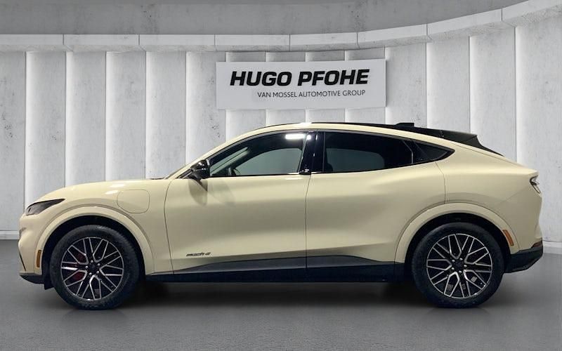 Neu Ford Mustang Mach-E Extended Range 202 kW (276 PS) 2025 Schwarz SUV