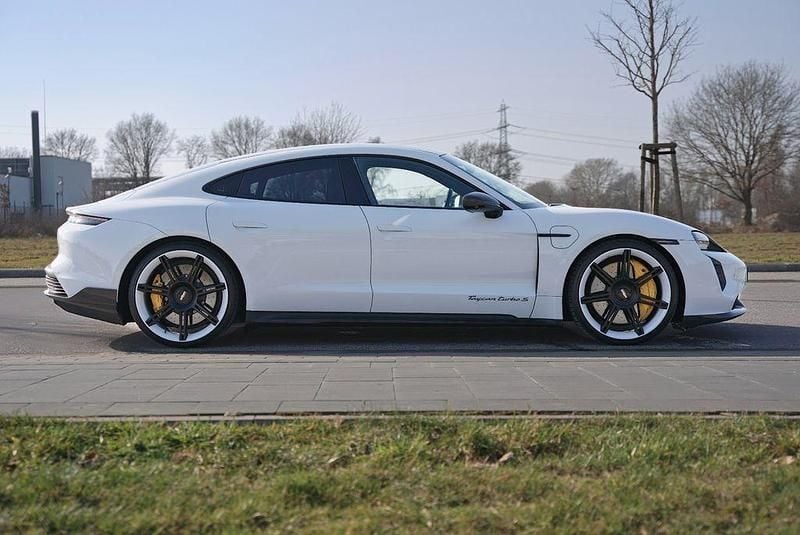 Gebraucht Porsche Taycan Turbo S 559 kW (761 PS) 2020 Weiß Limousine