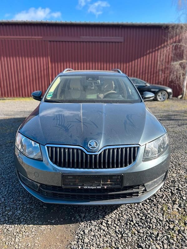 Gebraucht Skoda Octavia 180 PS (132 kW) 2014 Andere farben Kleinwagen