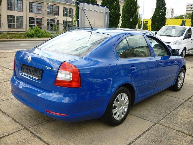 Gebraucht Skoda Octavia Ambiente 122 PS (89 kW) 2010 Modra dynamique/dynamic blau Limousine