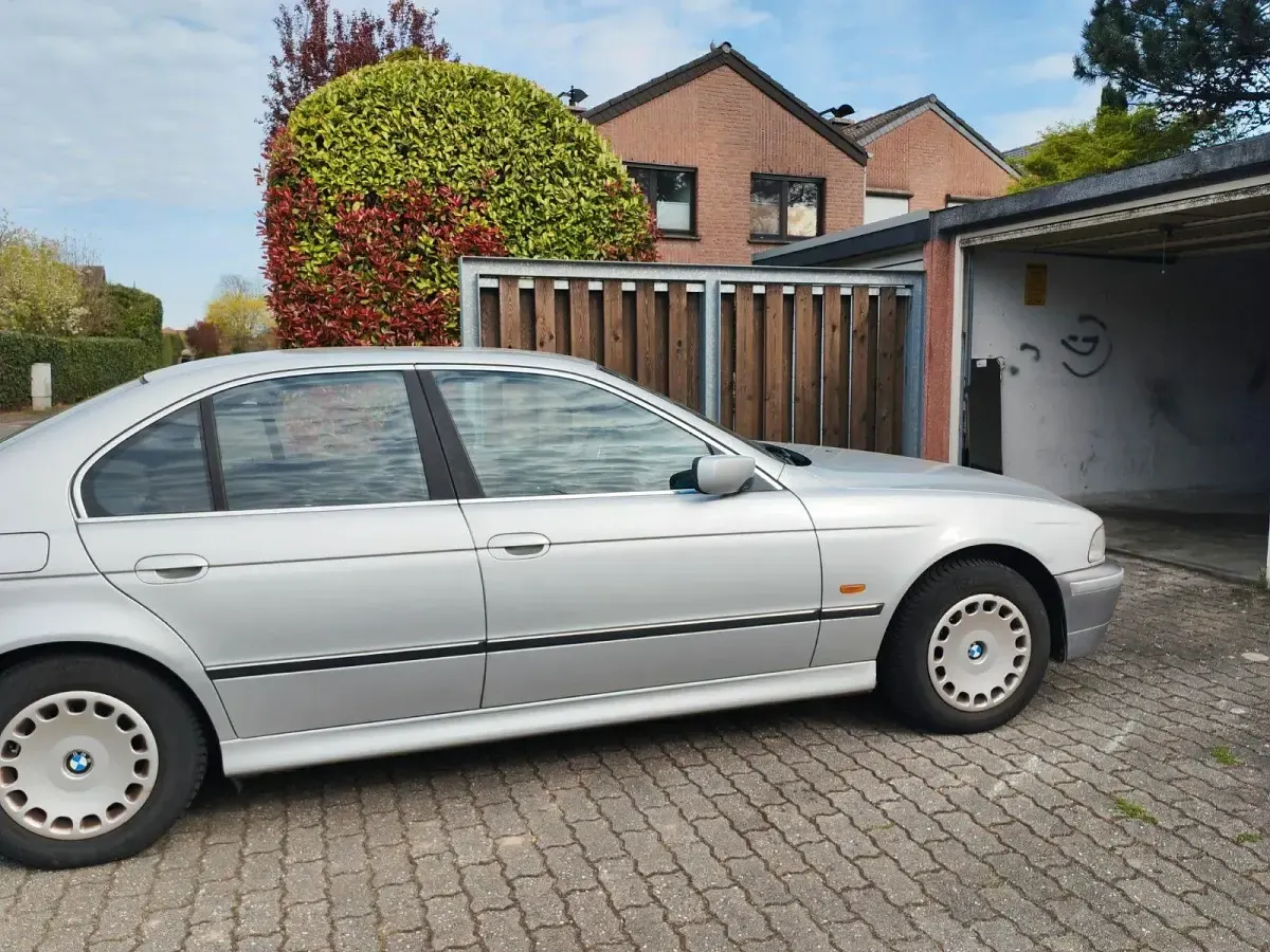 Używany BMW 520 150 KM (110 kW) 2000 Srebrny Sedan/Limuzyna