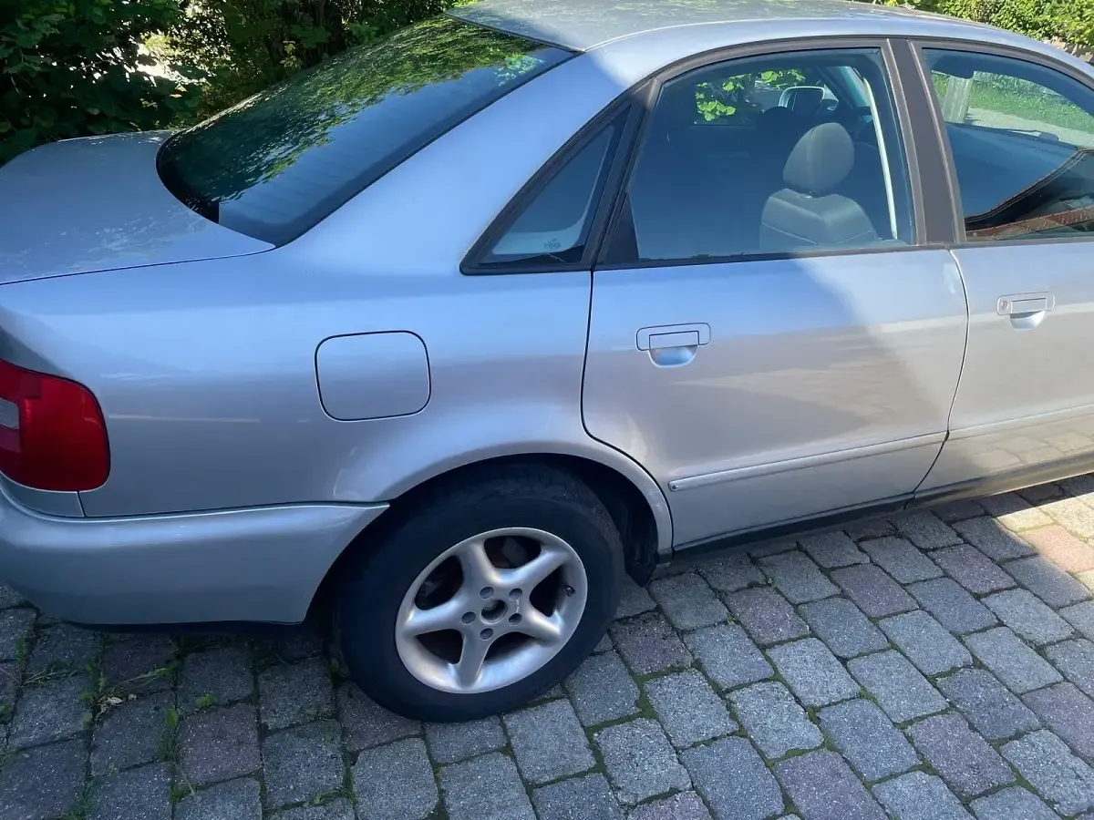 Gebraucht Audi A4 125 PS (91 kW) 1997 Silber Limousine