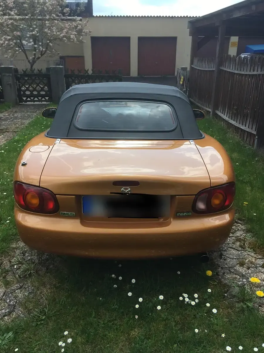 Gebraucht Mazda MX5 Edition 81 PS (59 kW) 1999 Gold Cabrio